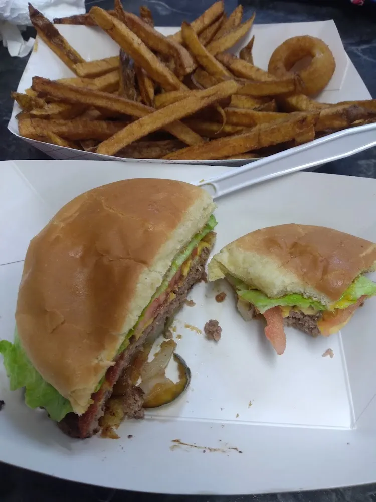 Wildcat Burger with Fries